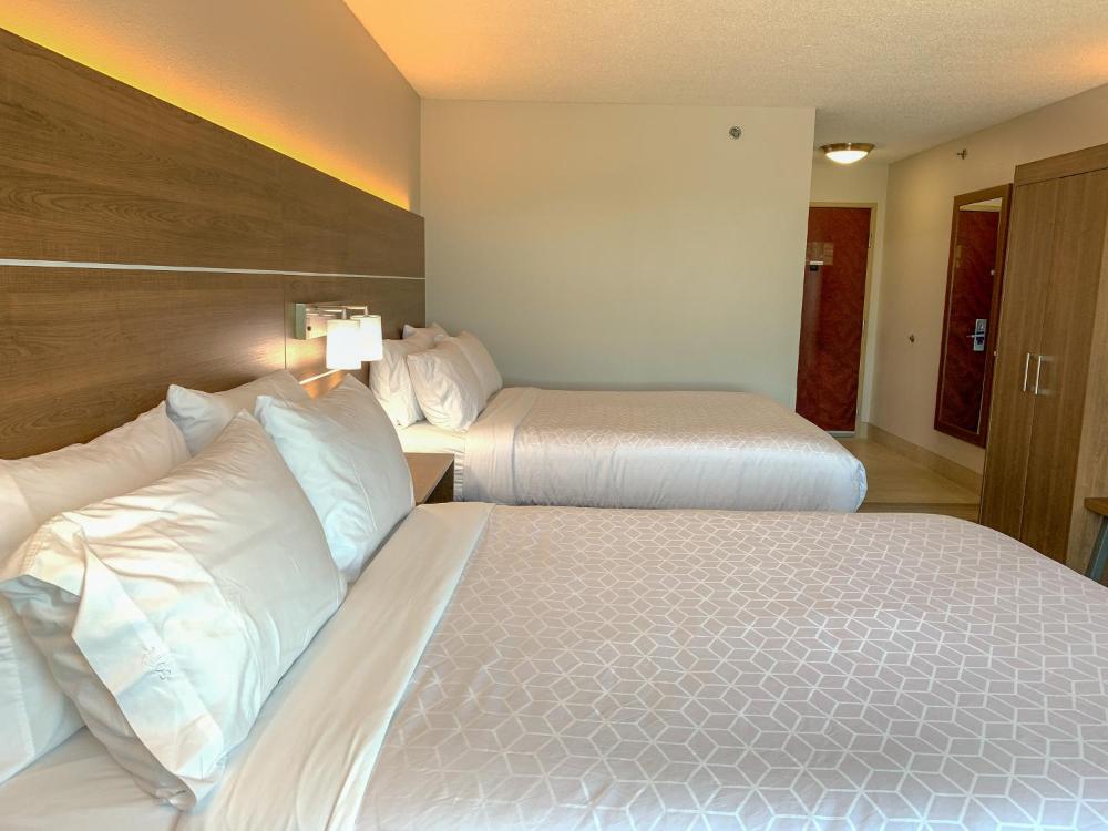 Standard Queen Room with Two Queen Beds interior